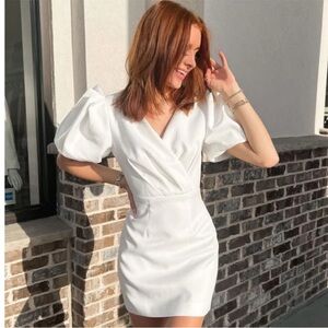 elliatt maggie white puff sleeve v neck crepe mini dress size small NEW Bridal